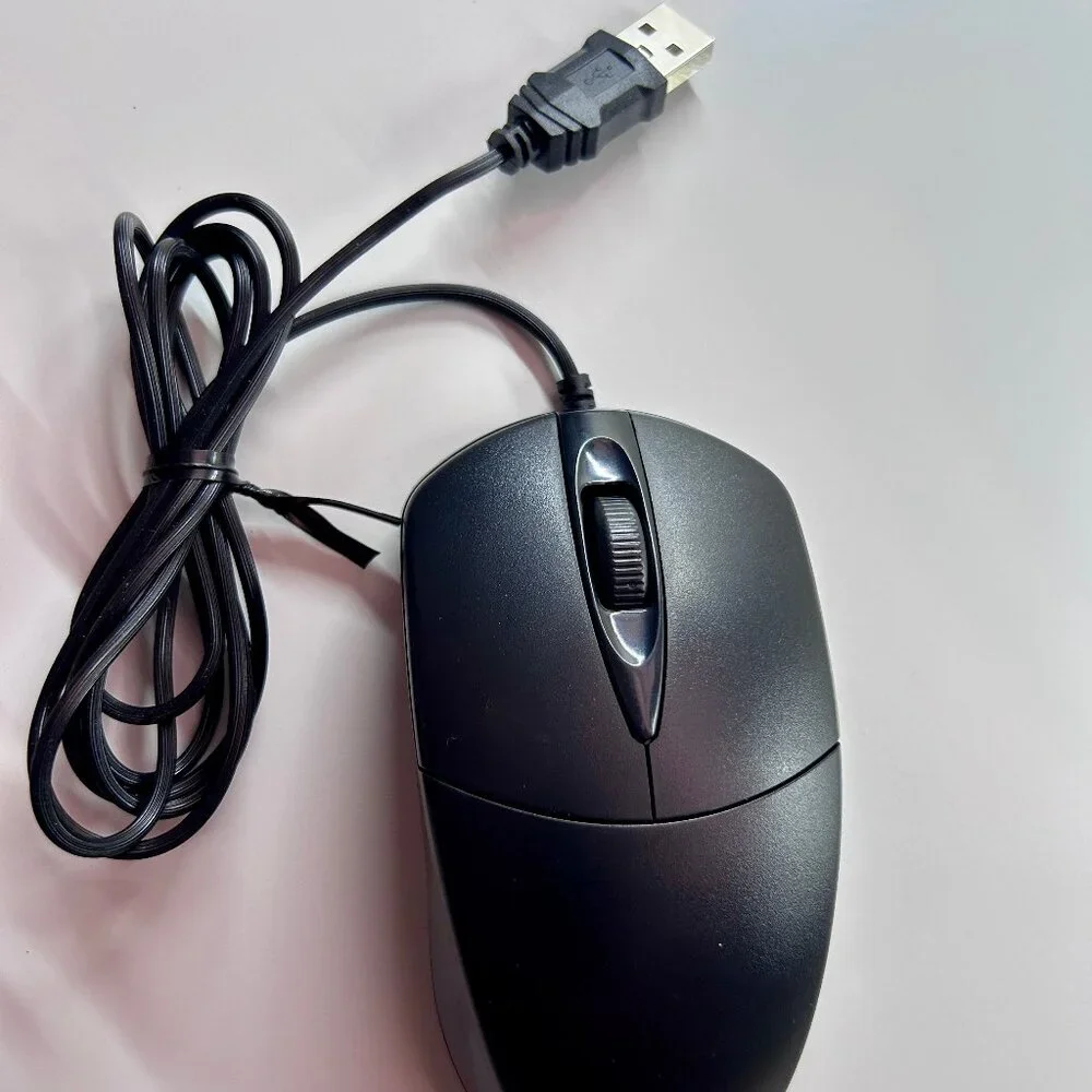 141805 Mouse Wired Optical Scroll Wheel PC Laptop Desktop USB **USED**
